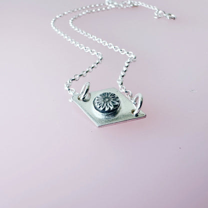 Recycled Silver Daisy Pendant Necklace - MaisyPlum